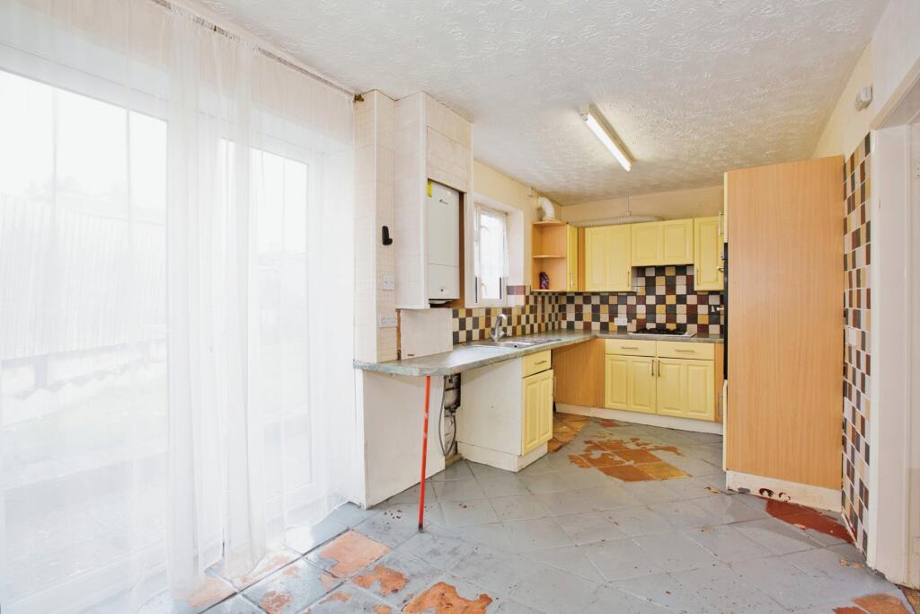 3 bed End of Terrace