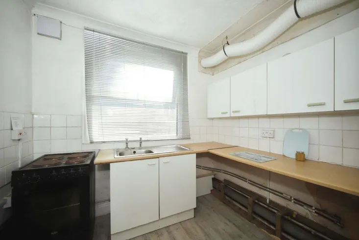 1 bed Retail Property (high street)