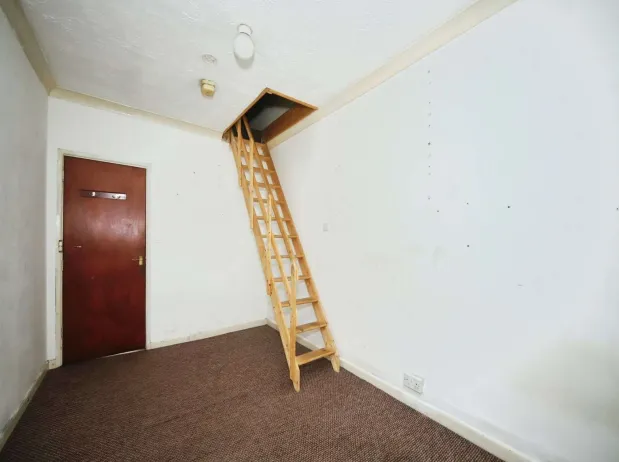 1 bed Retail Property (high street)