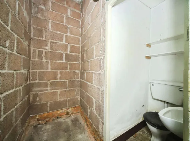 1 bed Retail Property (high street)