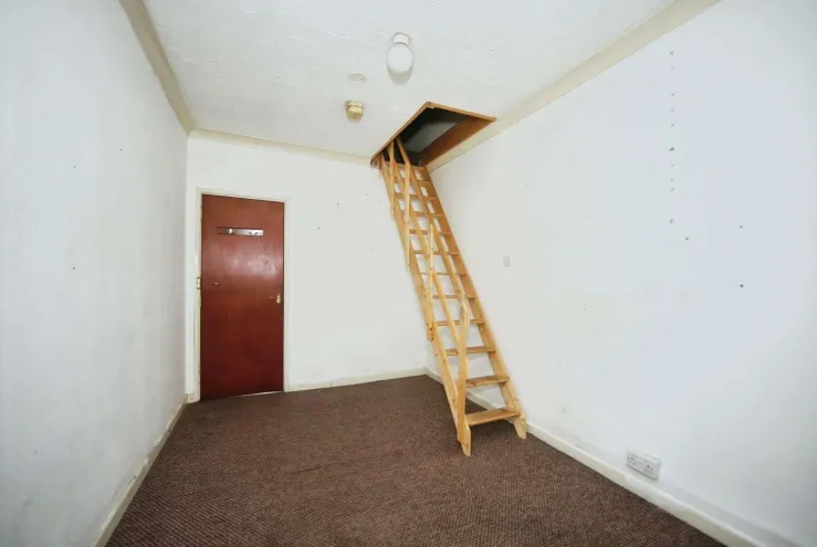 1 bed Retail Property (high street)