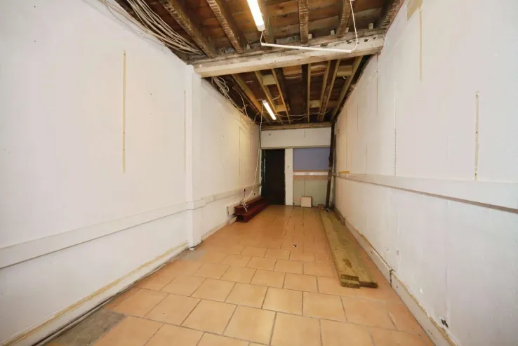 1 bed Retail Property (high street)