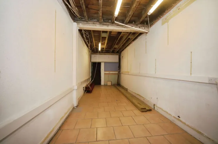 1 bed Retail Property (high street)