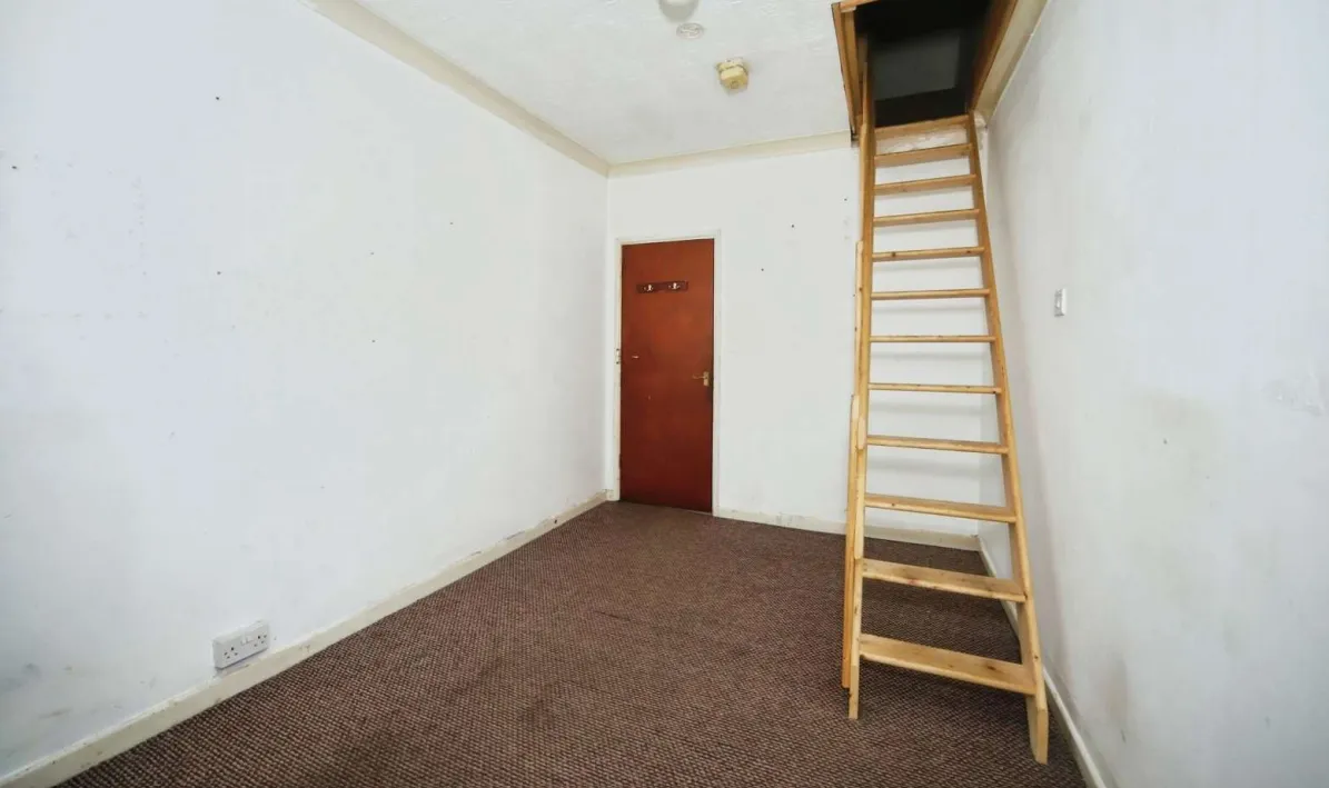 1 bed Retail Property (high street)