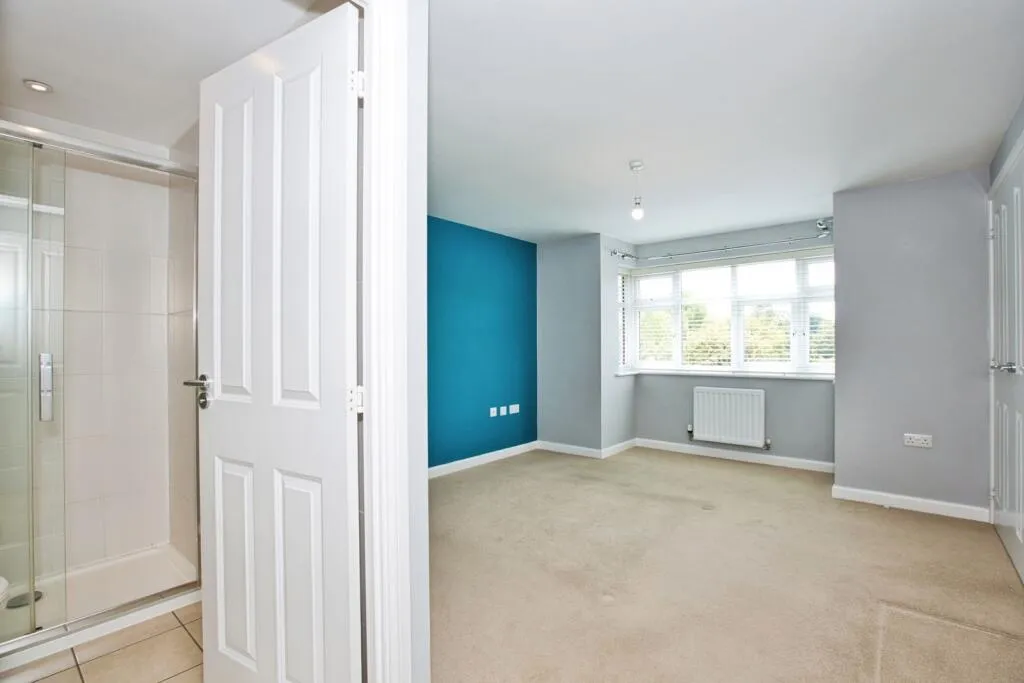 4 bed Detached