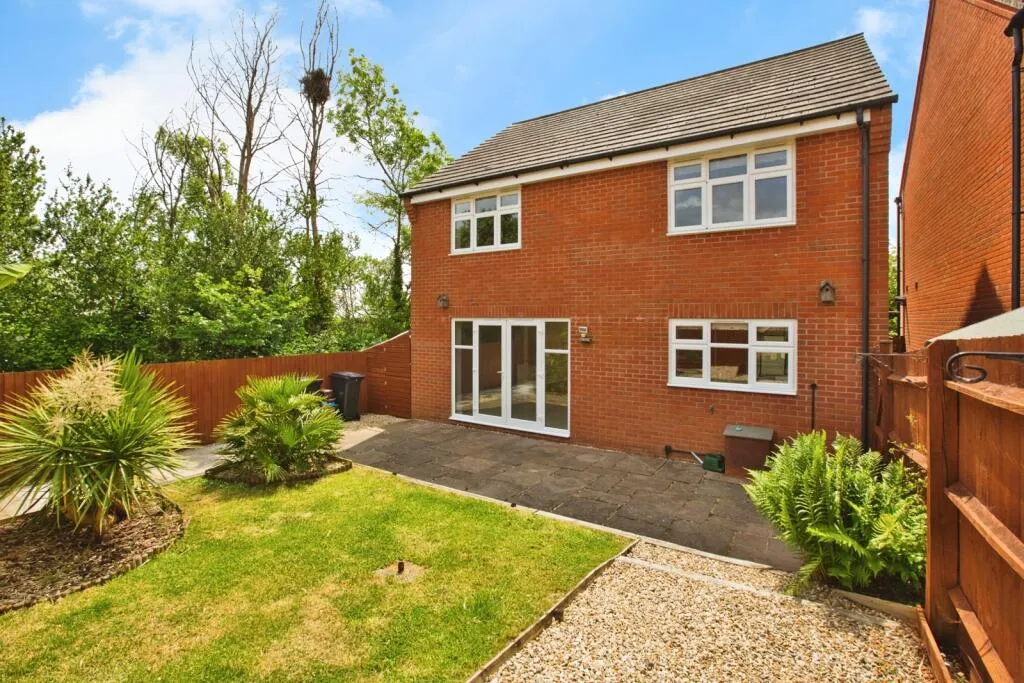4 bed Detached