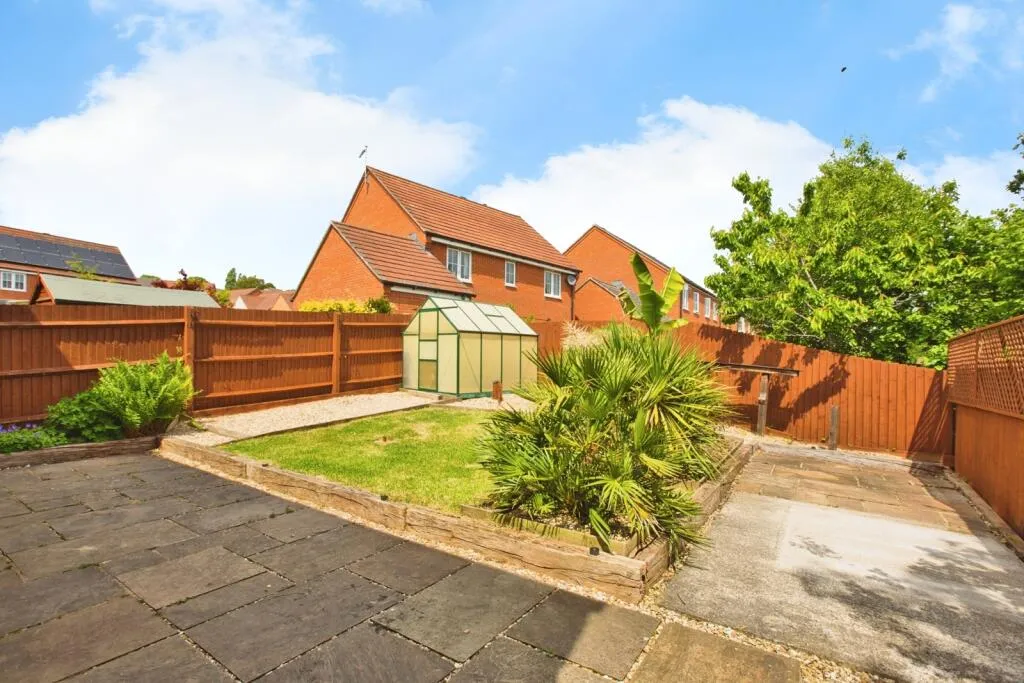 4 bed Detached