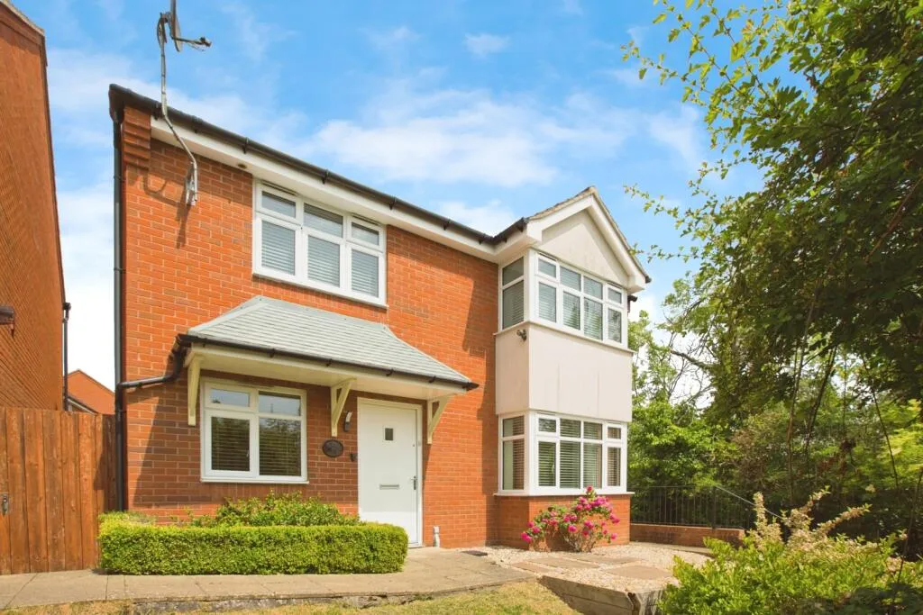 4 bed Detached