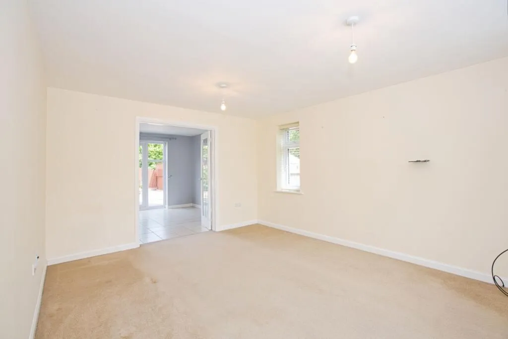 4 bed Detached
