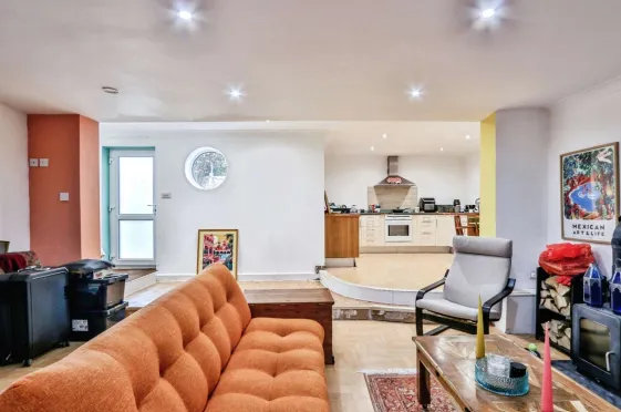 2 bed Detached