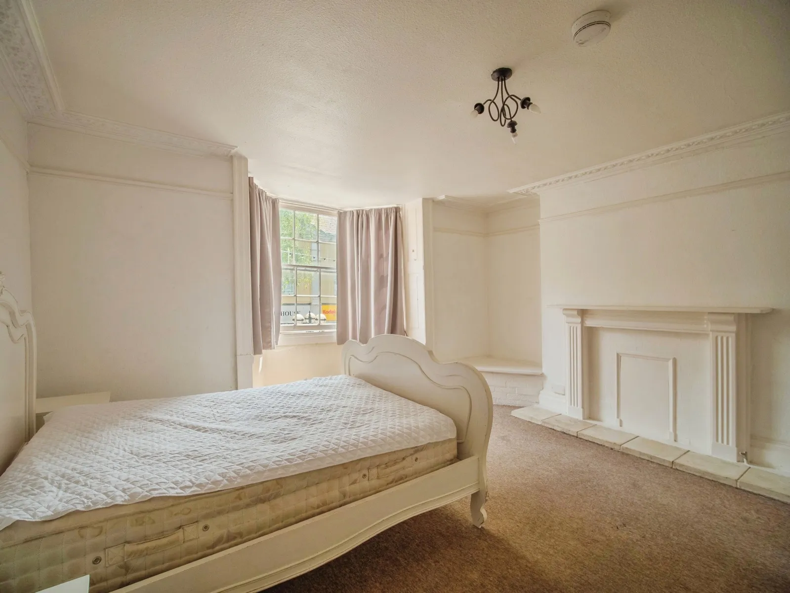 4 bed Commercial Property
