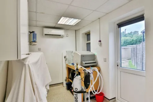 2 bed Commercial Property