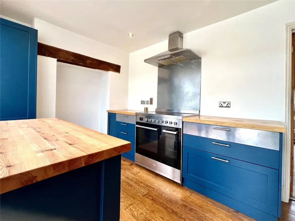 3 bed End of Terrace