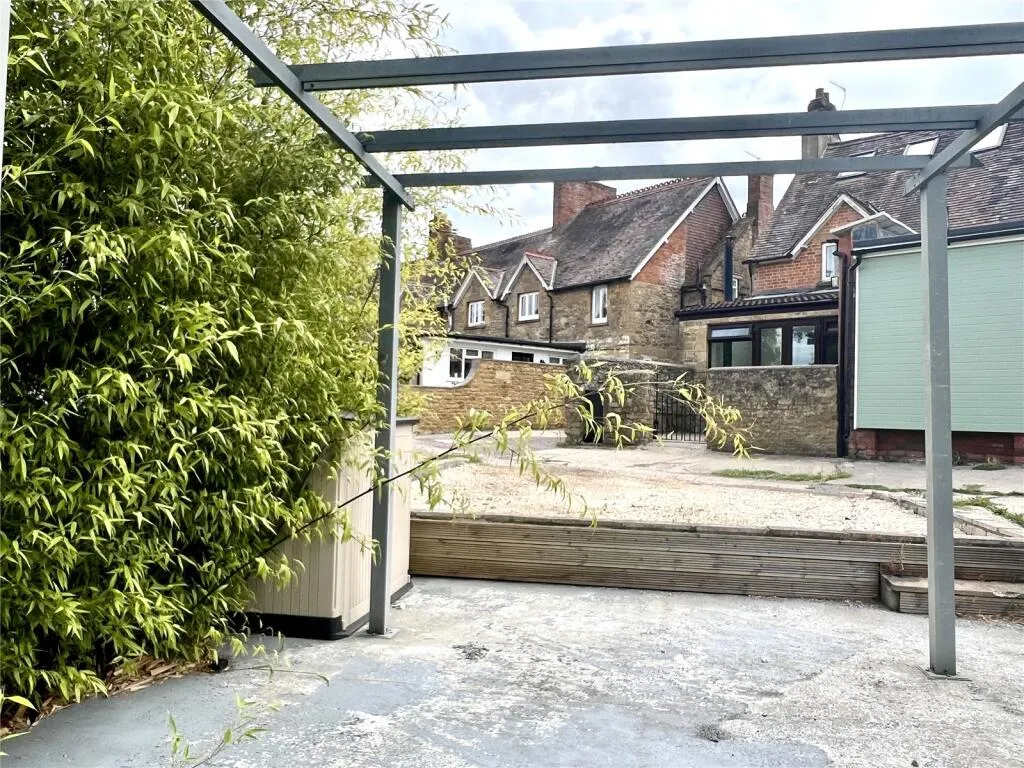 3 bed End of Terrace