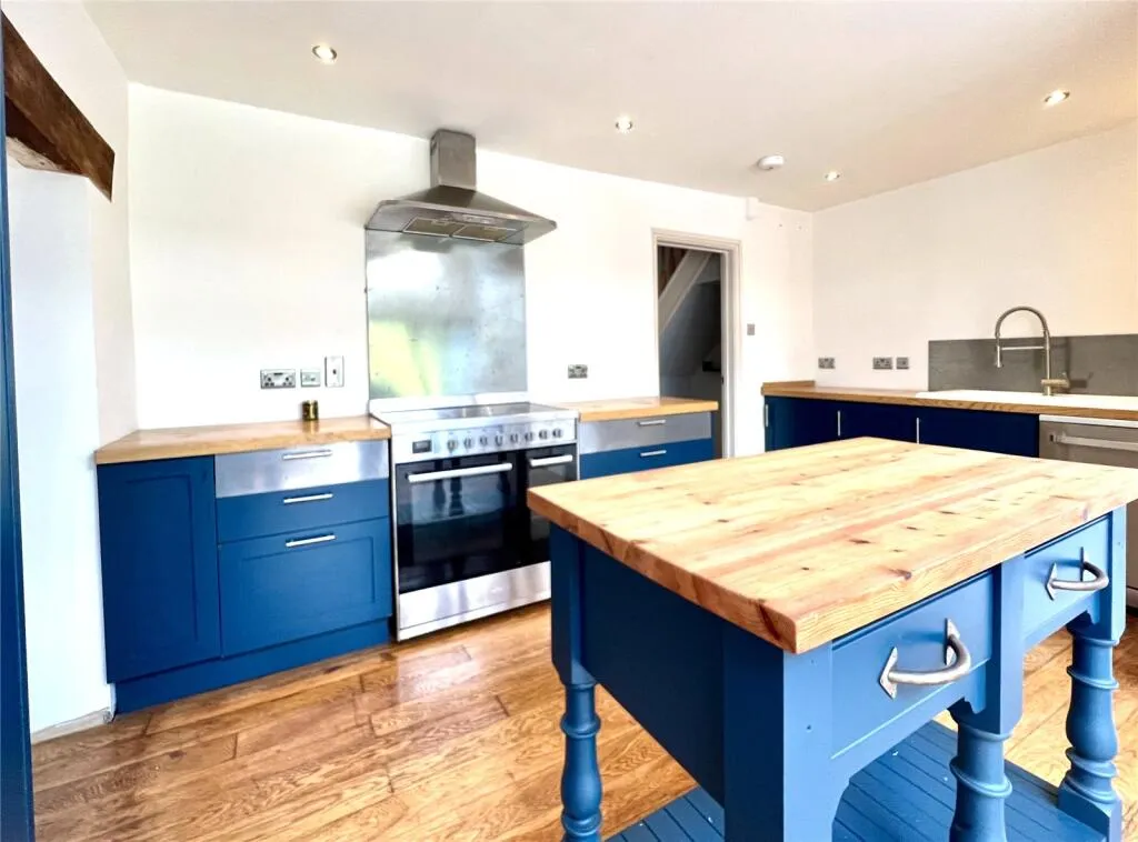 3 bed End of Terrace