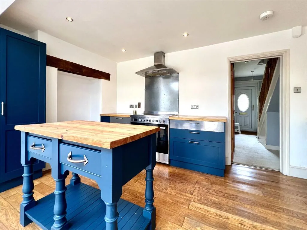 3 bed End of Terrace