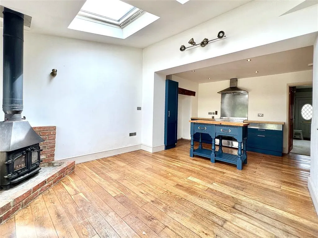 3 bed End of Terrace