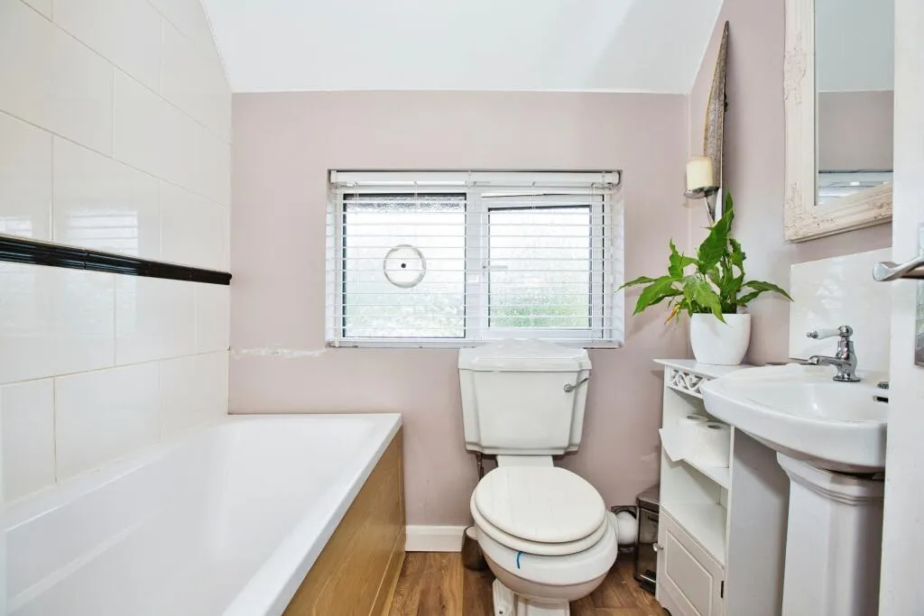 3 bed End of Terrace