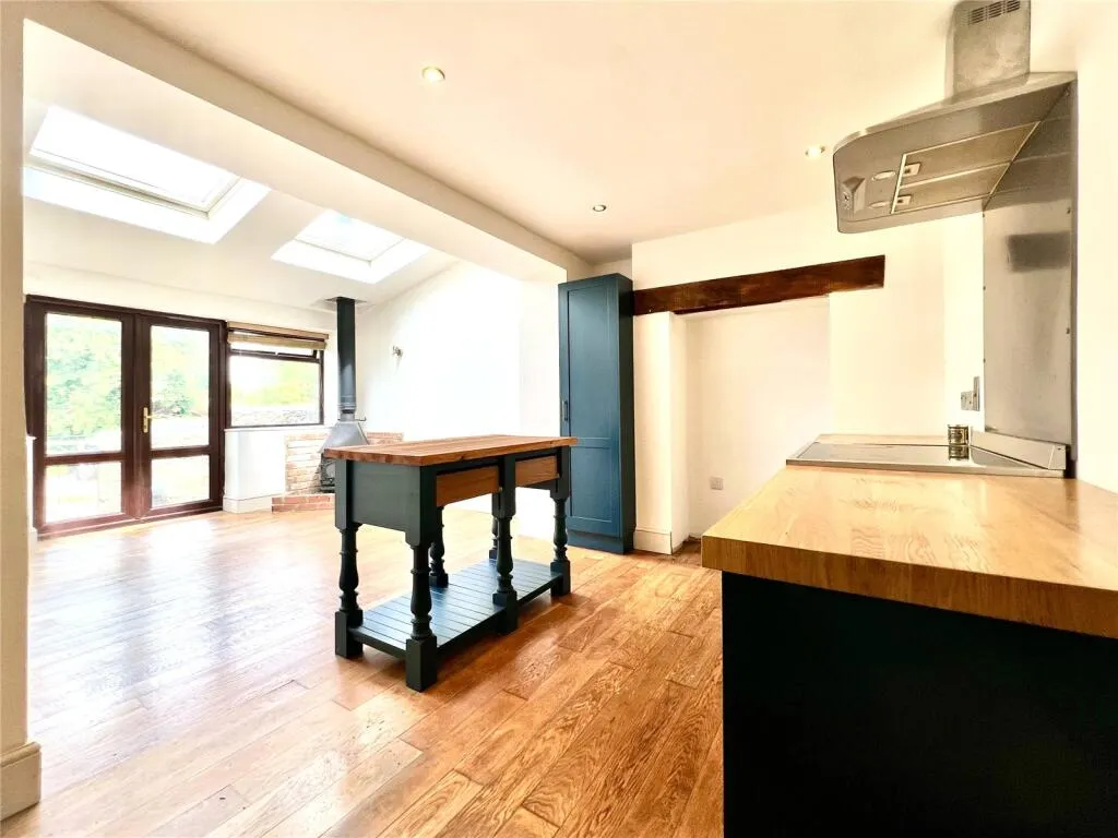 3 bed End of Terrace