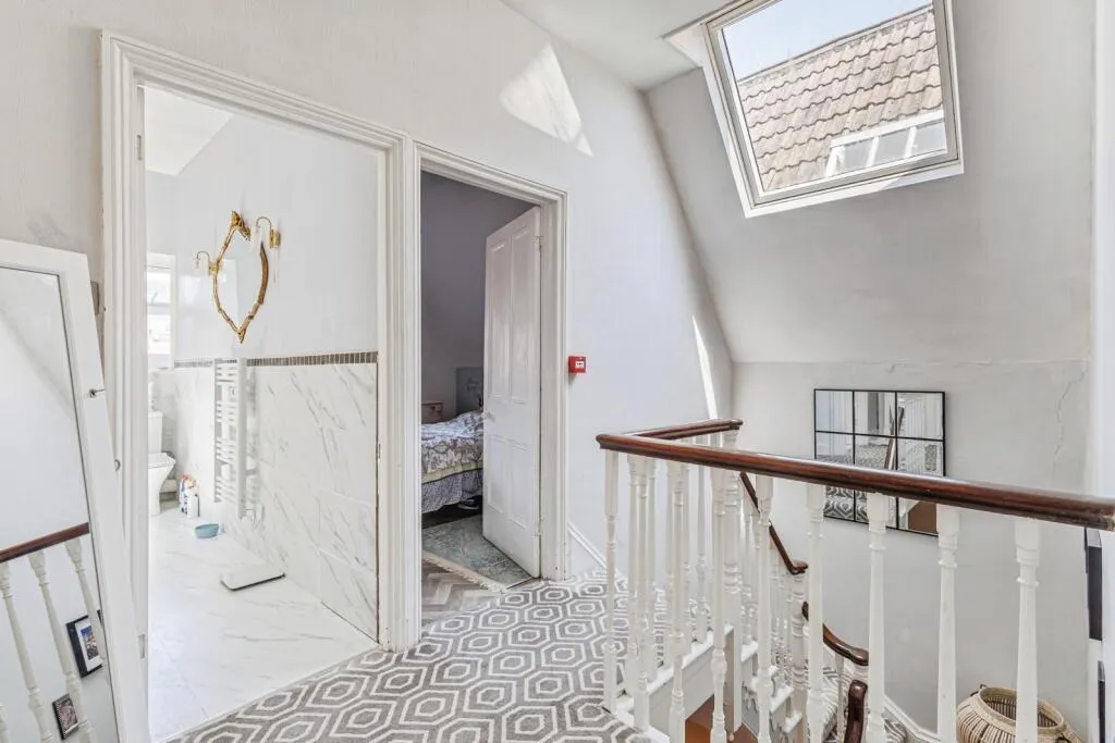 3 bed Mixed Use