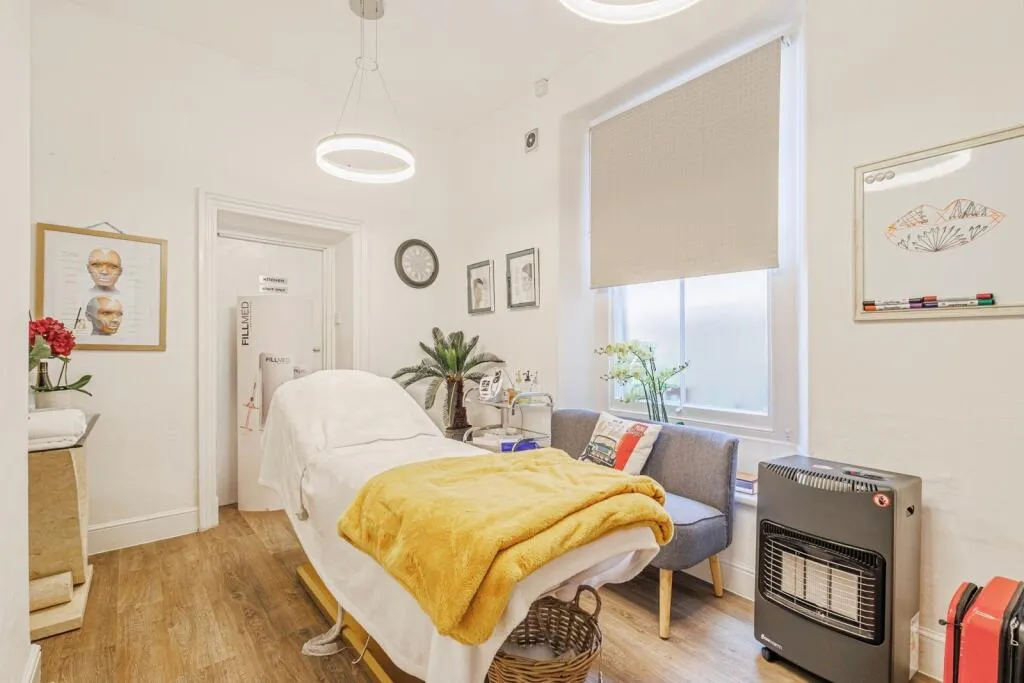 3 bed Mixed Use