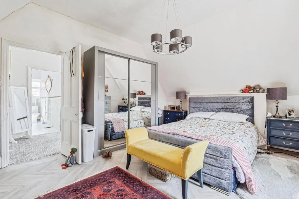 3 bed Mixed Use