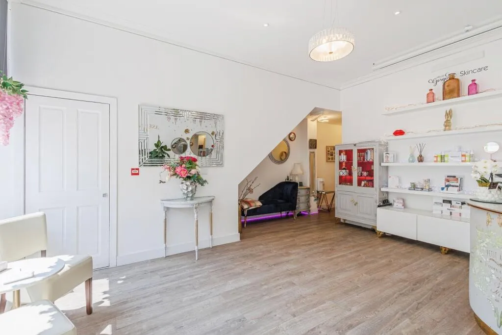 3 bed Mixed Use