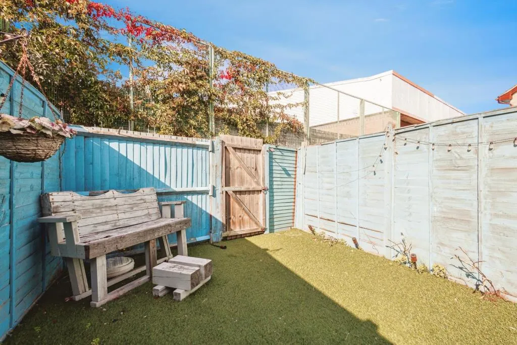2 bed House