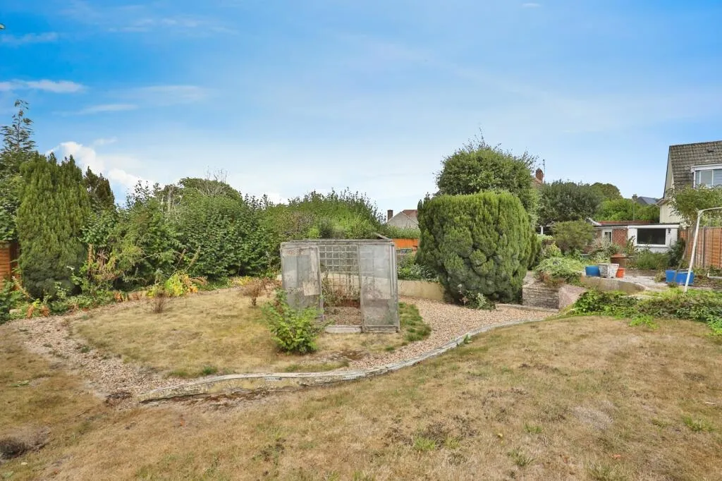 4 bed Detached Bungalow