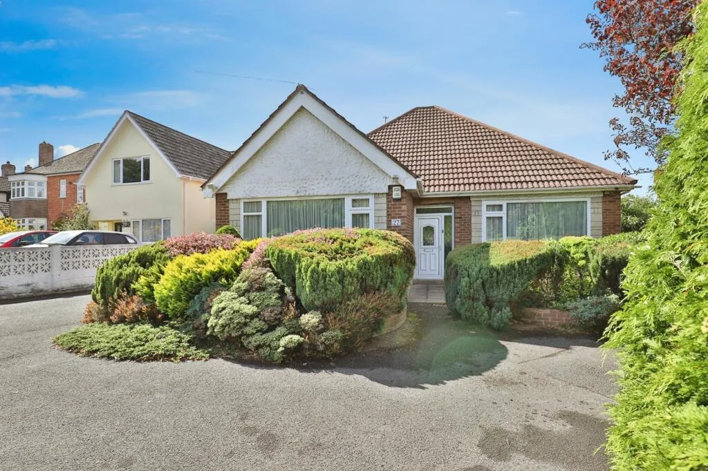 4 bed Detached Bungalow