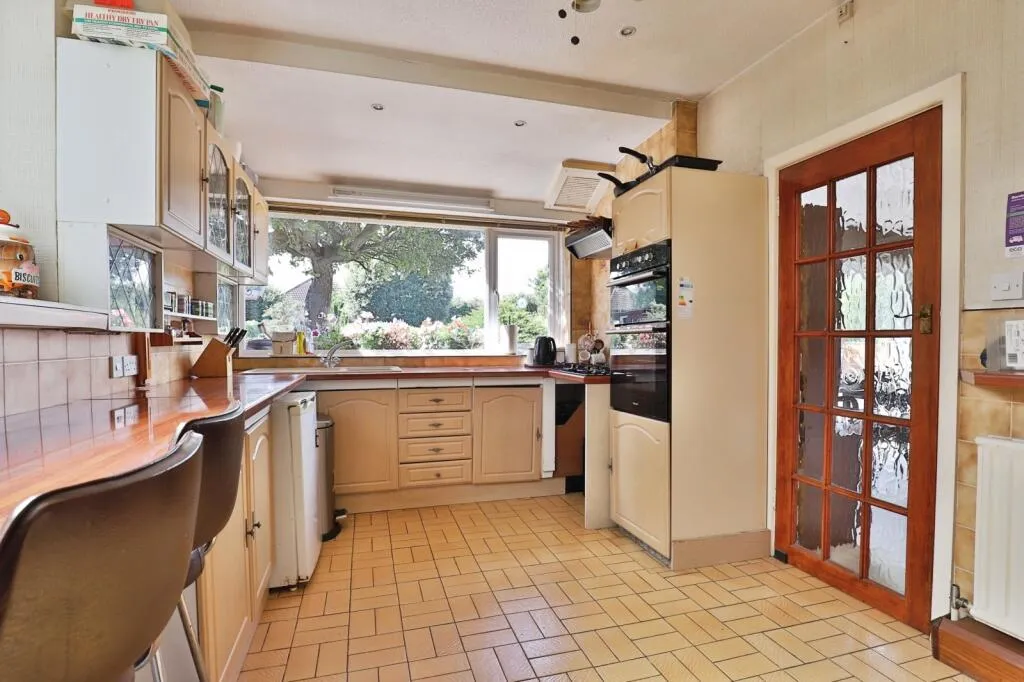 4 bed Detached Bungalow