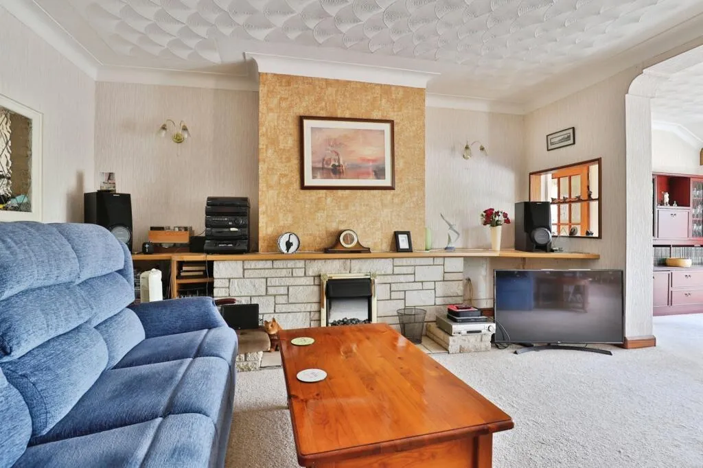 4 bed Detached Bungalow