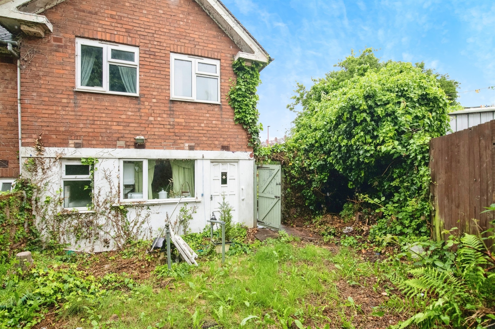 3 bed End of Terrace
