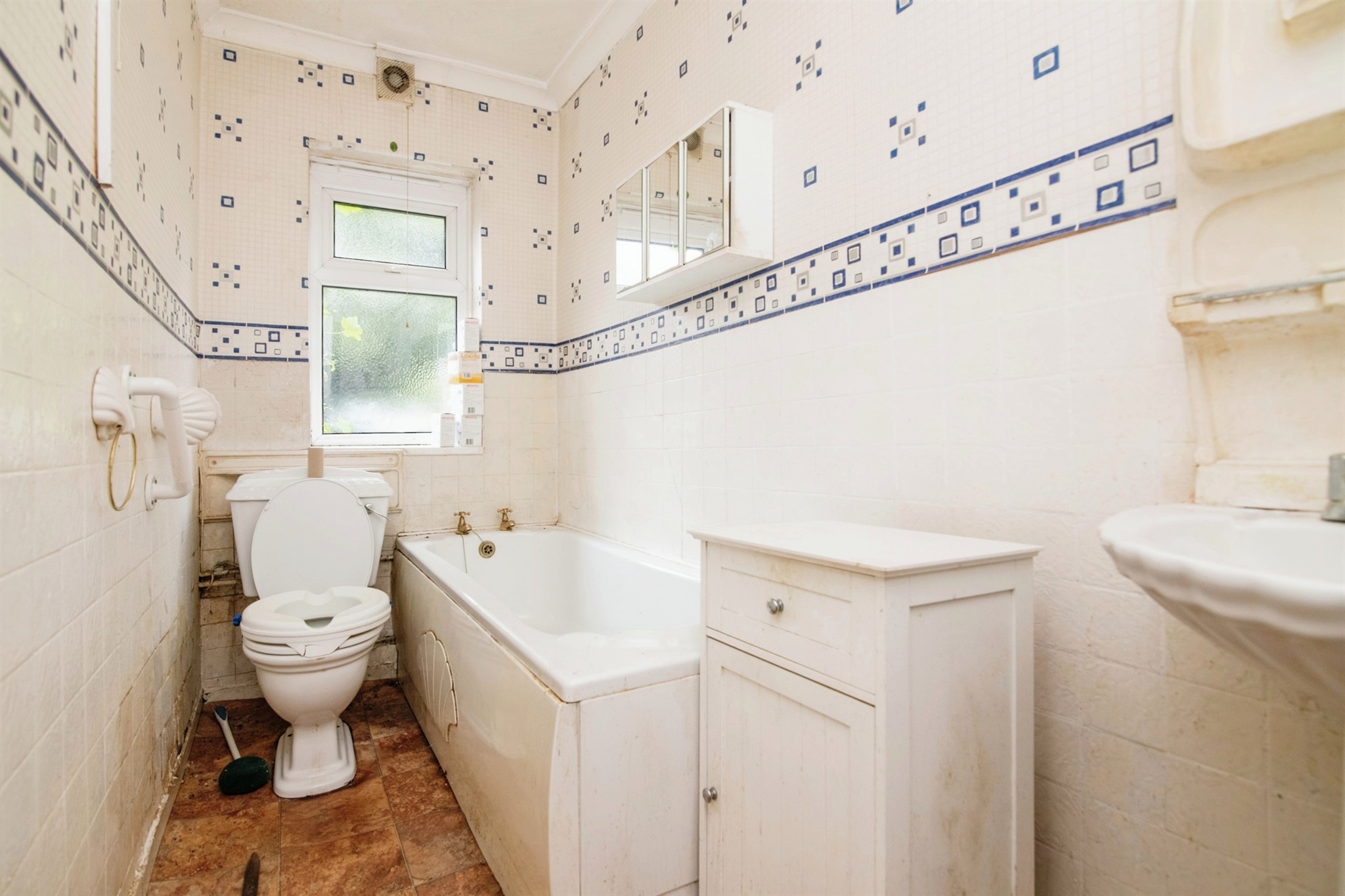 3 bed End of Terrace
