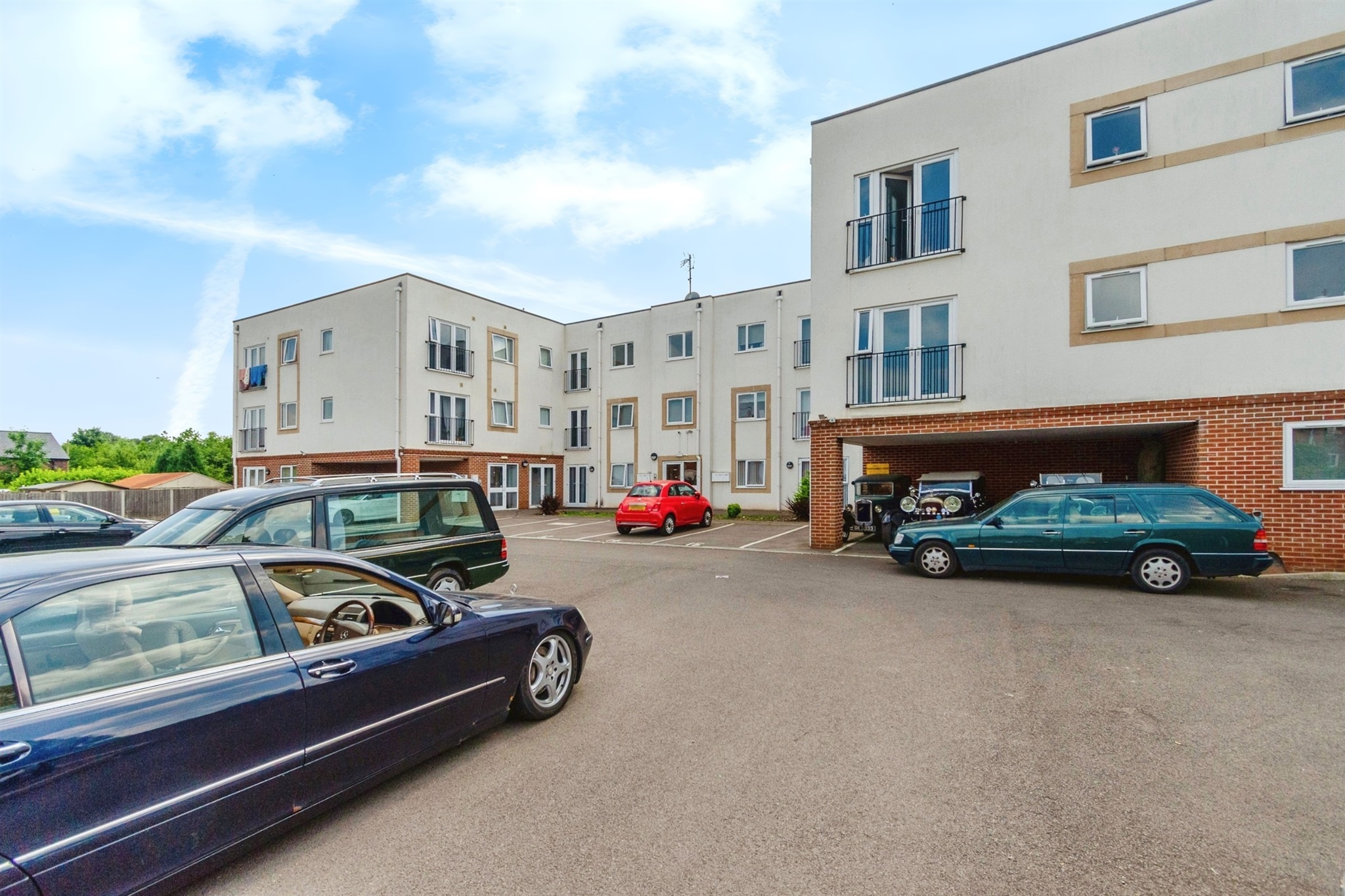 1 bed Ground Flat