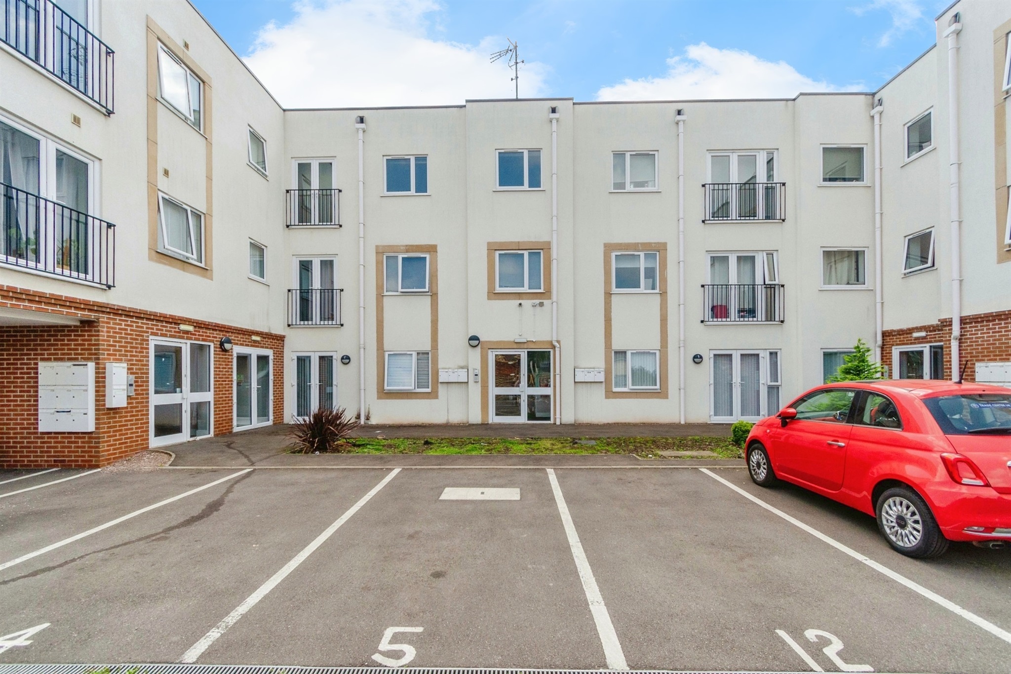 1 bed Ground Flat