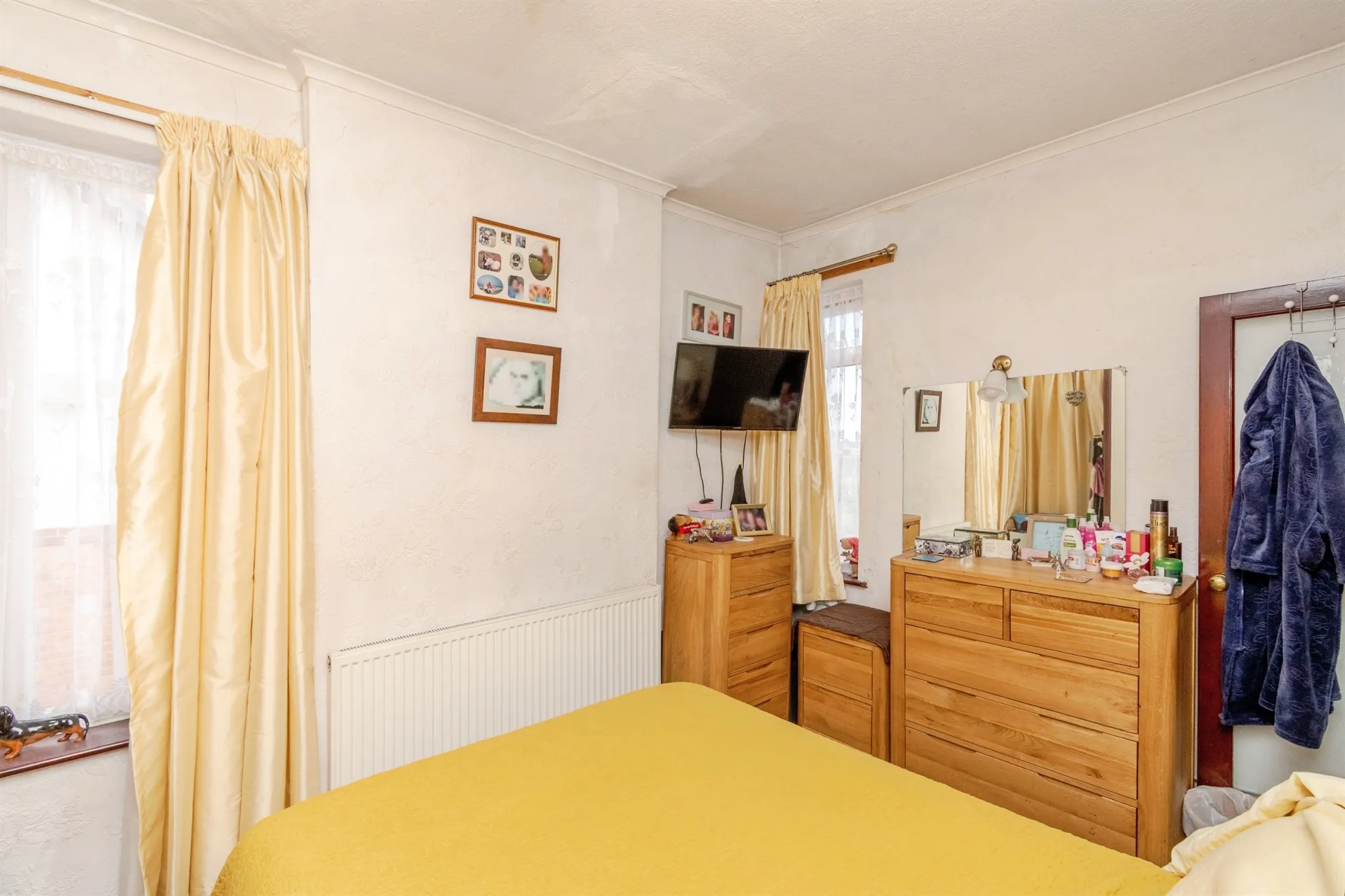 3 bed Mixed Use