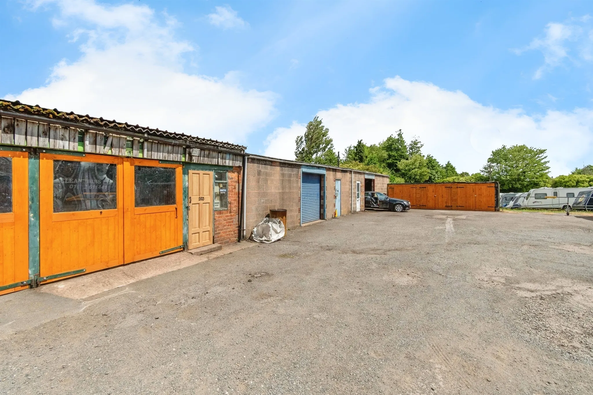3 bed Mixed Use