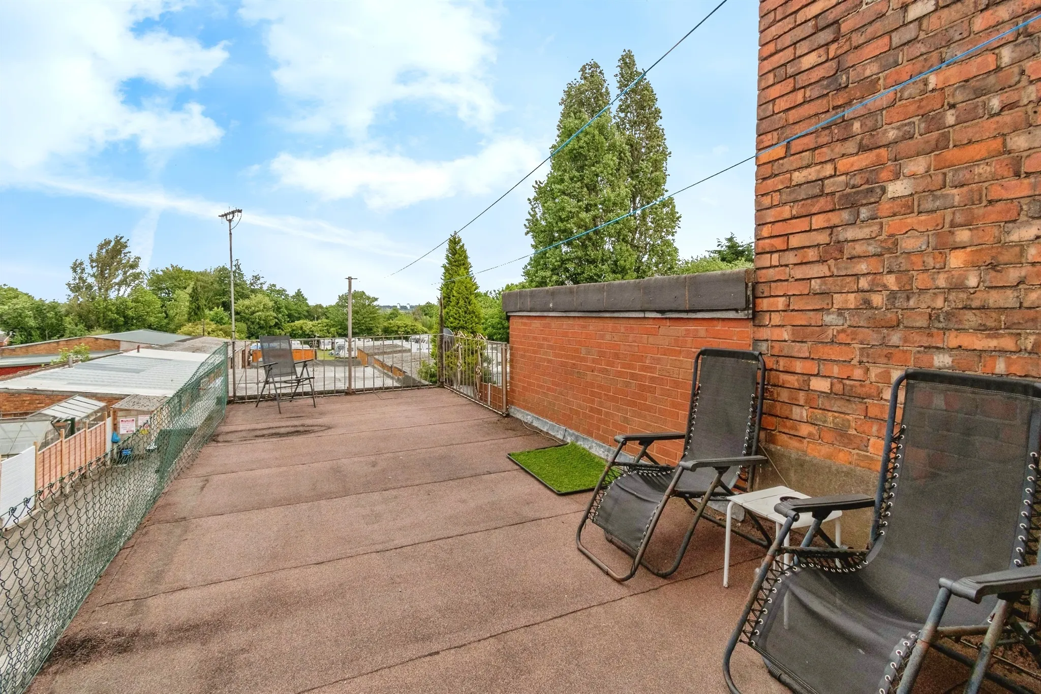 3 bed Mixed Use