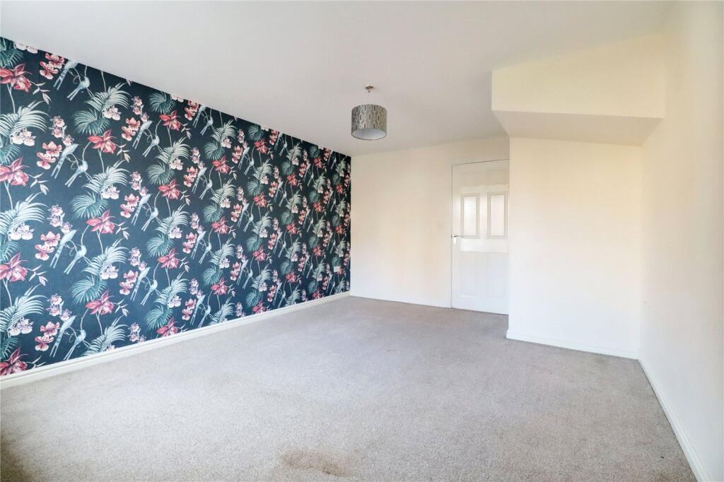 3 bed End of Terrace