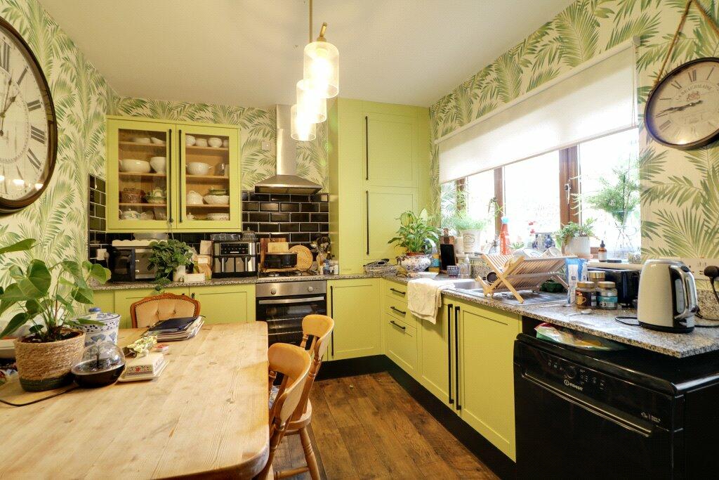 4 bed Terraced