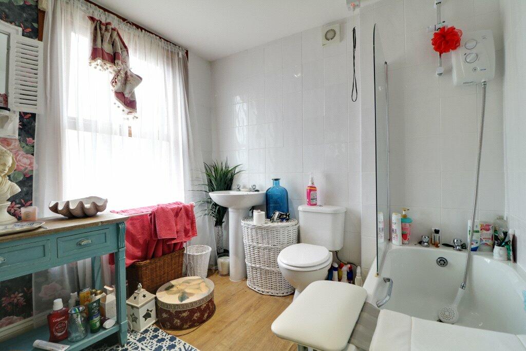 4 bed Terraced