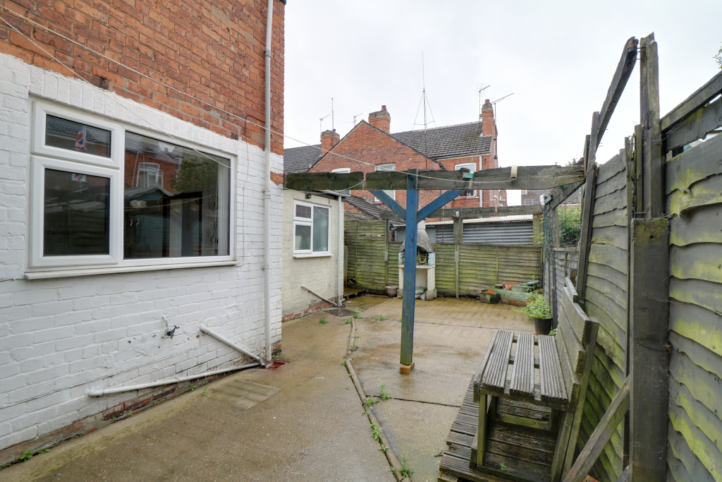 3 bed End of Terrace