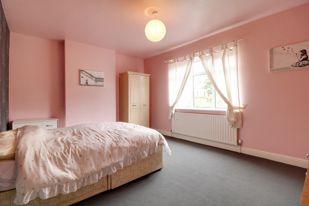 3 bed End of Terrace