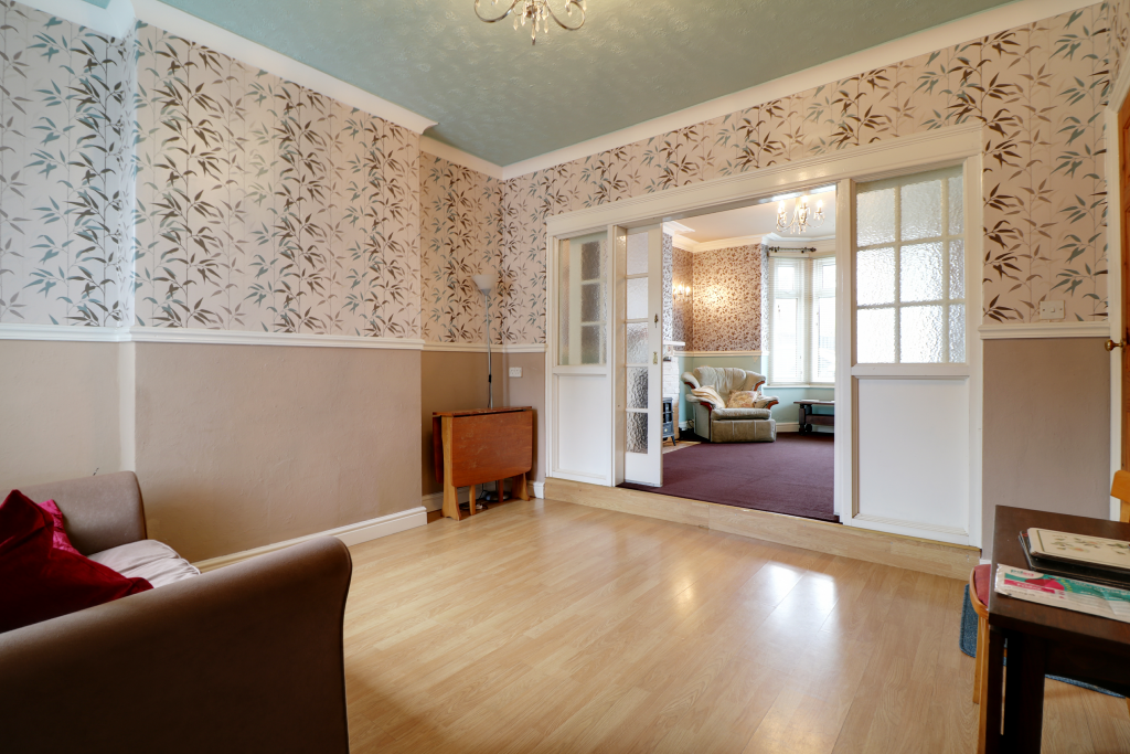 3 bed End of Terrace