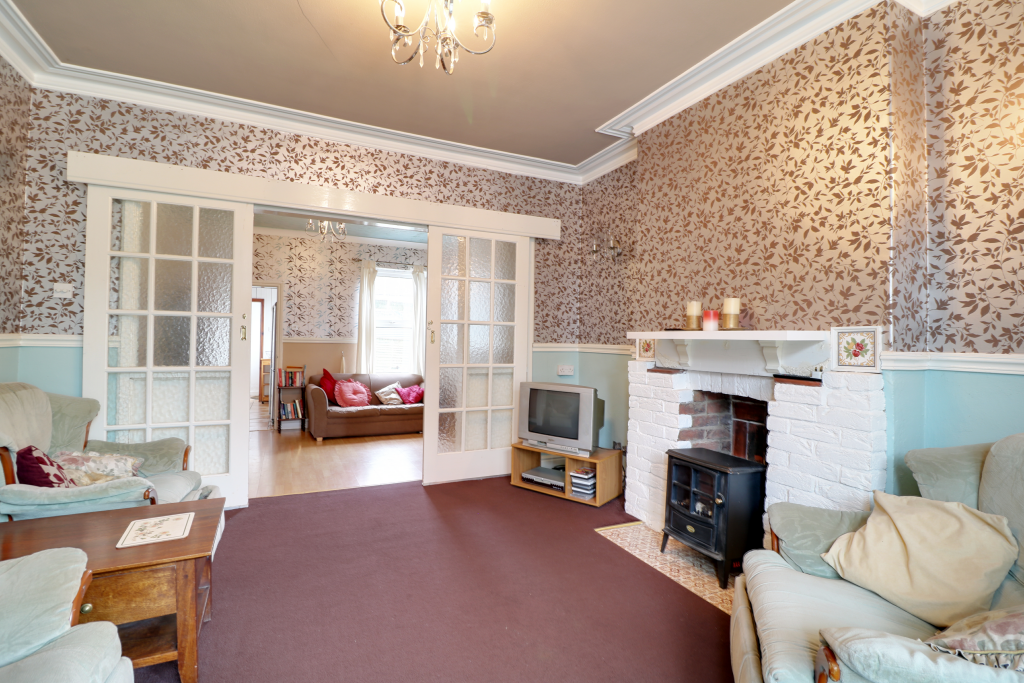 3 bed End of Terrace