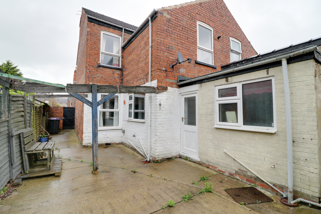 3 bed End of Terrace