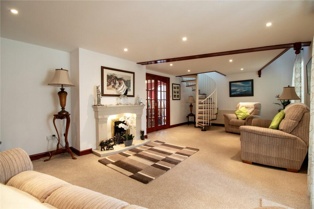 4 bed Detached Bungalow