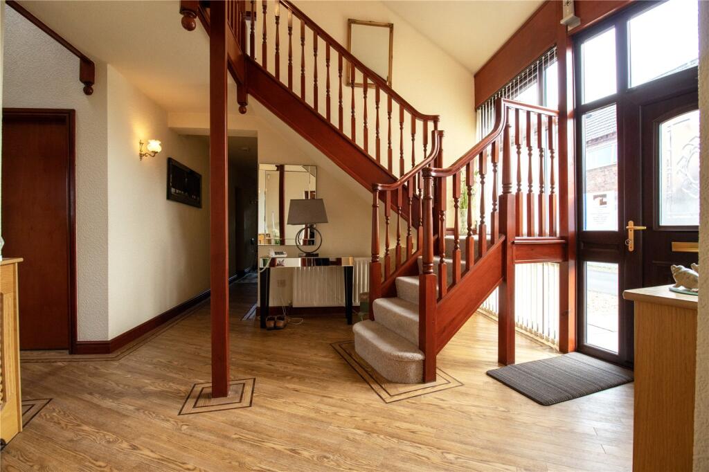 4 bed Detached Bungalow