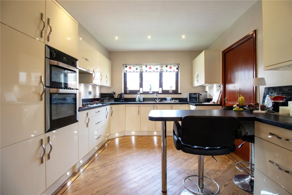 4 bed Detached Bungalow
